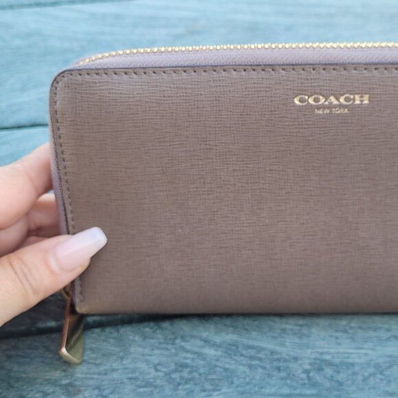 Coach✨ Zipper Accordion Wallet - Picture 6 of 6